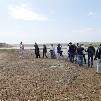 Des Collégiens de Kerdurant en balade avec Marie Delaite © Marie Favreau