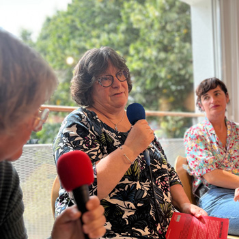 Accueillie lors du Dimanche chez Germaine de juillet, l'historienne Armelle Mabon s'entretient au micro de Radio Balises pour parler de la recherche en histoire comme acte de résistance. Son ouvrage «Le Massacre de Thyaroye. Histoire d'un mensonge d'Etat», retrace dix ans d'un combat pour réhabiliter les tirailleurs sénégalais et les faire reconnaître comme victimes d'un crime d'Etat.